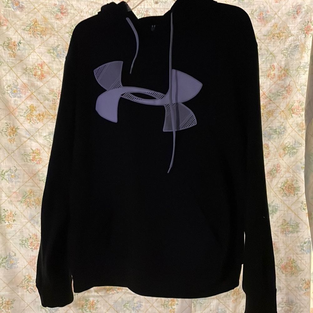 Mens XL Under Armour cold gear black hoodie with gray screen print